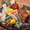 人気の一品料理をご紹介します♪まずは日替わり鮮魚のお刺身5種盛り合わせ!!九州産を直送しています。