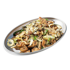 牛ホルモン塩炒め