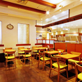 明るい雰囲気の店内はご家族でのお食事やちょっとした集まりにも最適です♪