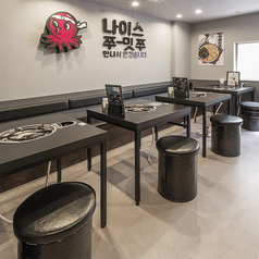 本場韓国の雰囲気を味わえる店内になっております。旅行に来たかのような感覚をお楽しみください♪