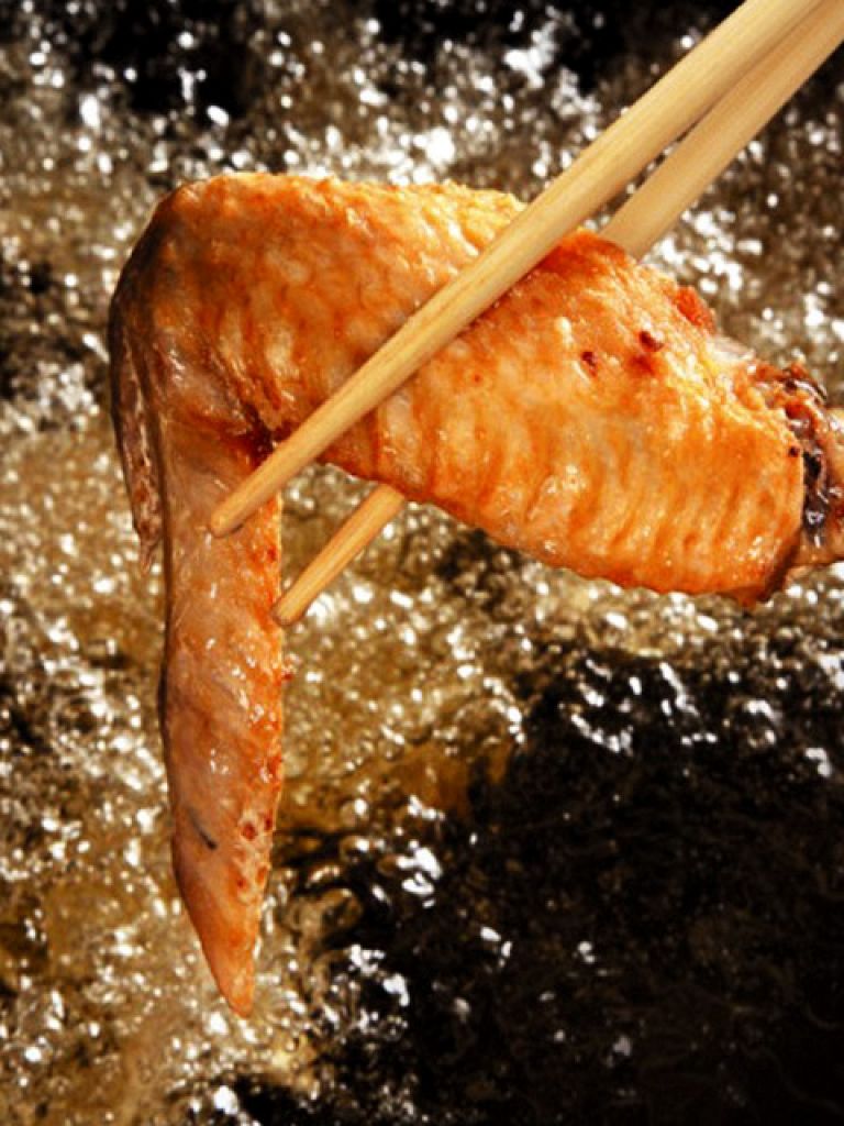 3年連続最高金賞受賞！名古屋コーチン手羽先の唐揚げは絶品！