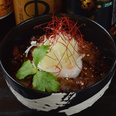 炙り温玉豚かば飯/炭火やきとり丼　各