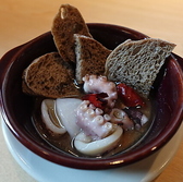 【おすすめ温菜】魚介をふんだんに使用した海鮮好きにはたまらない魚介のアヒージョ。