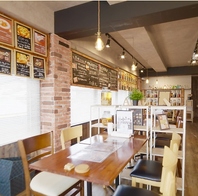 全席4名様以上で、ゆったり過ごせる空間