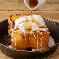 厚切りデニッシュのブリュレフレンチトースト