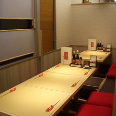 小上り(4人席2卓)、6人席(1卓)