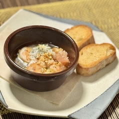 海老とシラスのアヒージョ　バケット添え