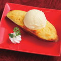 料理メニュー写真&nbsp;自家製丸ごとスイートポテトバニラアイスをのせて