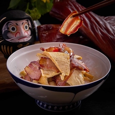 干し肉の風味香る豆腐の土鍋煮込み