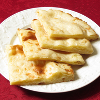 あつあつトロトロのこだわりチーズナン
