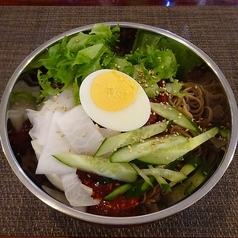 辛旨熟成ビビン冷麺 (韓国産麺)　《辛さ：★★★》