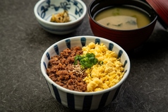 みつせ鶏　そぼろ丼