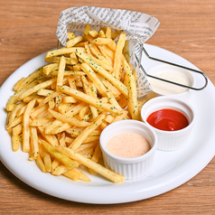 フライドポテト（3種のソース添え）