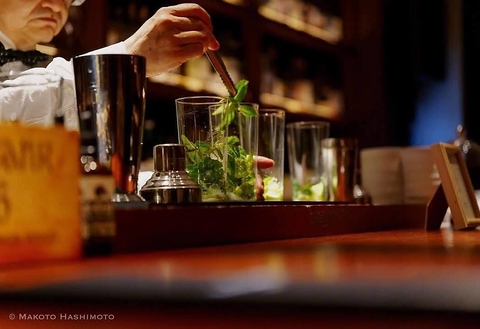 モヒートやフルーツを使ったカクテル、稀少なウイスキーをお愉しみください