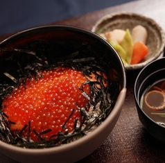 ■鮭といくらの親子丼　【Salmon and Salmon Roe Rice Bowl】