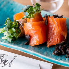 燻製サーモンの野菜巻き