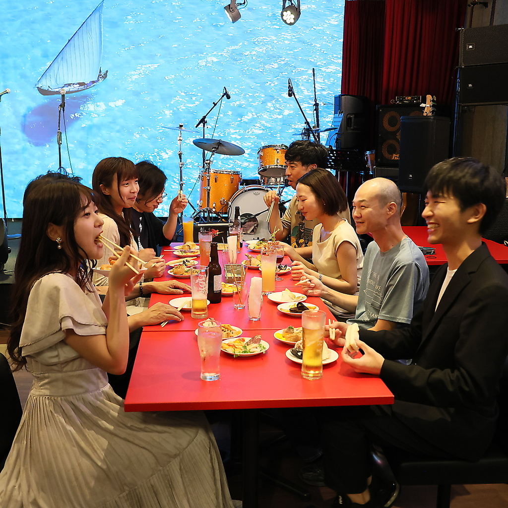 まずは乾杯！一体感が生まれる瞬間。