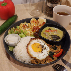 【1400円】当店1番人気のトリプル★メイン料理全乗せのプレートランチの写真