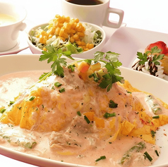 【濃厚リッチ】ツナと明太子のクリームソースのオムライス 1,580円（税込 1,738円）