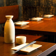 4名様~10名様でのご利用にぴったりなお席をご用意しております。広々としたプライベート空間なので、周りを気にせず会話も自然と盛り上がります。お子様連れでも安心して過ごせるため、ファミリーでのお食事や気軽な飲み会にもおすすめです◎