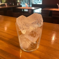 上質な氷でこだわりの一杯を