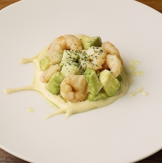 海老アボカドのタルタルケーキ