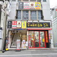 自慢の鶏料理と種類豊富なお酒！