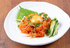 サーモンユッケ