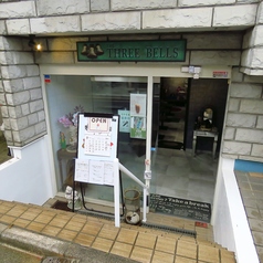 THE THREE BELLS(スリーベルズ)の外観1