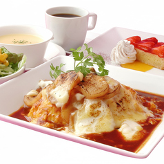 【熱々・濃厚】ポテトグラタンのデミグラスソースオムライス 1,680円（税込 1,848円）