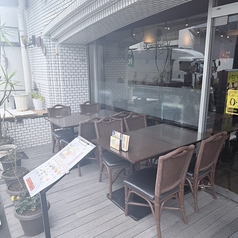 テラス席もご用意してあります！暖かくなるこれからの季節には外での食事も◎