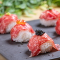 神戸牛手鞠肉寿司。旨みがお口の中でふわっと広がる。幸せなひと口を。