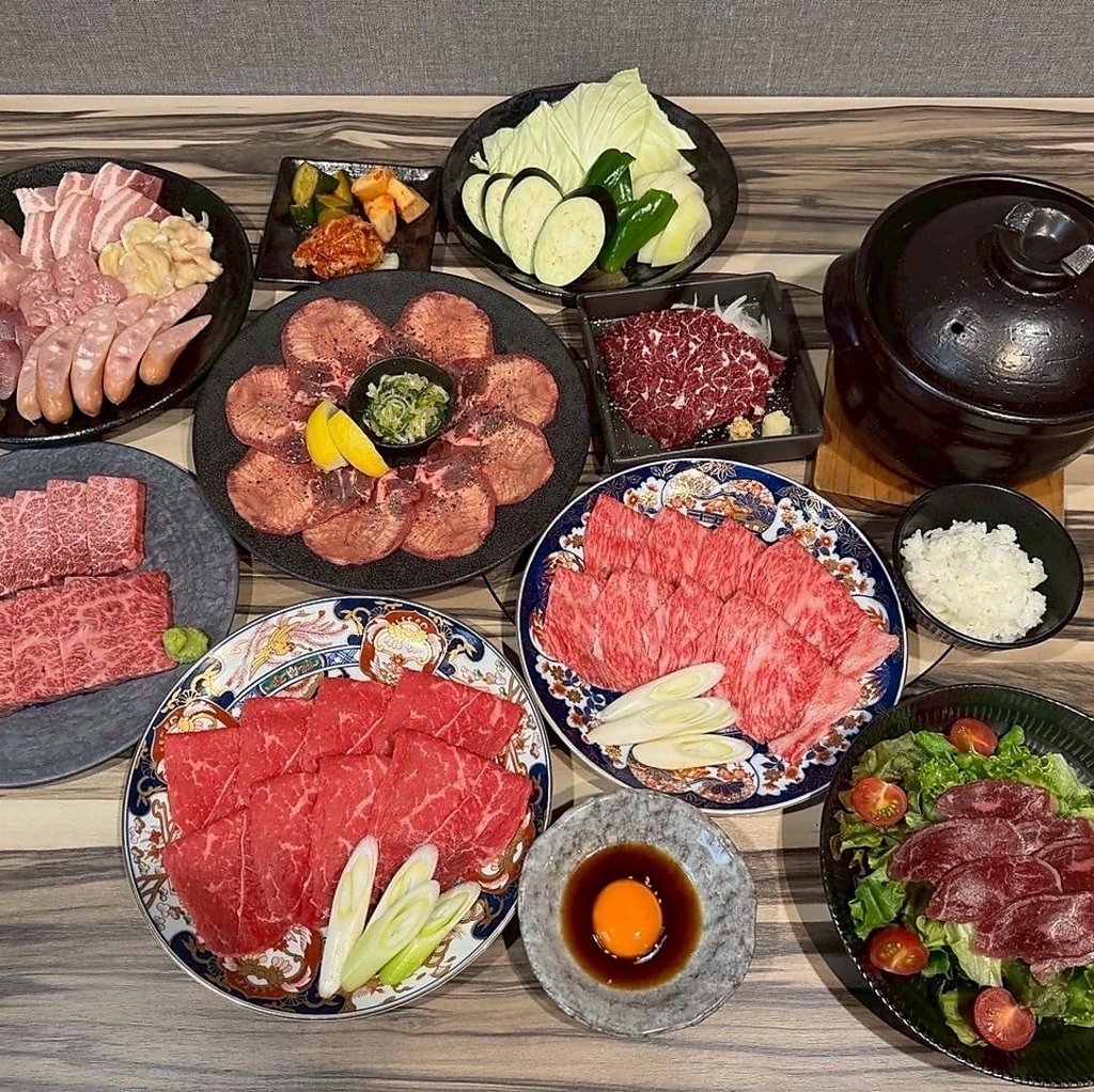 【極上コース】ロース・上モモ焼きすき仕立てや希少部位2種盛も堪能◎120分[飲放]+15品6000円(税込)