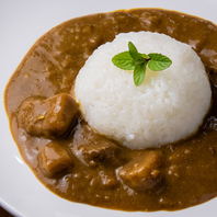 大人の隠れ家で嗜む、季節のカクテルと至福の酒肴