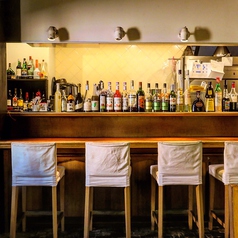 お一人様でもご利用いただけるカウンター席をご用意しております！モダンな落ち着いた雰囲気のカウンター席はデートやちょっとした飲みなどにもぴったりです！是非オシャレな空間で特別なひとときをお過ごしください♪