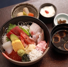 ■海鮮丼　【Fresh Seafood Rice Bowl】