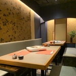 テーブル席は最大12名様まで。週末のご予約はお早めに。