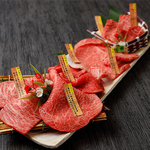 総重量300g超え！『黒毛和牛七種盛り』は蒲田店名物の一品！様々な部位を一皿で楽しめてコスパ◎