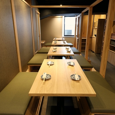 魚貝 日本酒 とよ新 梅田店の雰囲気1