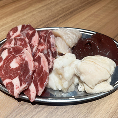 1日20食限定！オダサガホルモン盛り 999円税別(1,099円税込)