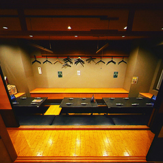 和モダンの温もり溢れる当店の個室席は2名様～160名様までご利用いただけます♪落ち着いた空間で大人の宴会を♪様々なシーンに合わせたお席をご用意しておりますのでお気軽にお問い合わせください◎立川駅から徒歩4分の和風個室居酒屋「よりみち」は宴会コースがお得♪お料理とお酒の種類も豊富かつリーズナブル◎
