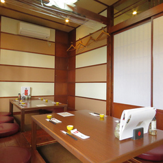 座敷:4人席(2卓)、8人席(1卓)