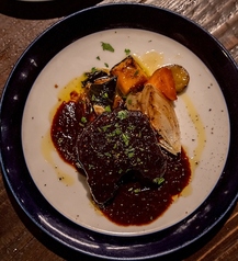 牛タンの赤ワイン煮込み