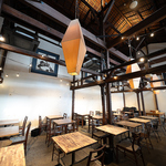 広々とした店内はさまざまなシーンに活躍してくれます。