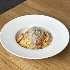 厚切りベーコンのカルボナーラ