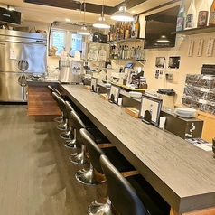 <仕事終わりのひとり飲み、出張客におすすめ！>心地よいカウンター席！当店では、新鮮な海鮮やお刺身をふんだんに使用した料理をお楽しみいただけます。仕事帰りのサク飲みや、出張の合間に立ち寄るのにも最適◎リラックスした雰囲気の中で、心温まる料理とお酒をお楽しみください。お気軽にお越しください♪