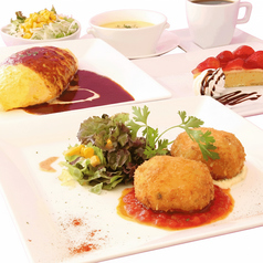 【自家製・濃厚】自家製カニクリームコロッケと選べるオムライス 1,900円（税込 2,090円）