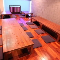 広々とした宴会に適した席はゆっくりとくつろげる空間◎