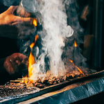 「程よい歯応え」と「炭火焼きの風味」にこだわった焼き鳥をお召し上がりください。