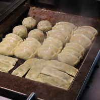 九州産黒豚を使用した名物餃子